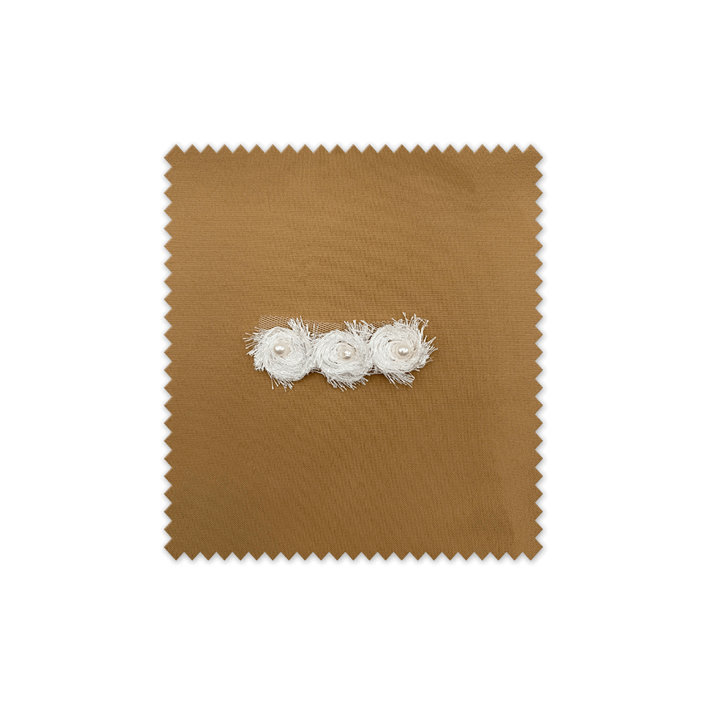 Aplique 3 Flores Blancas Perlas