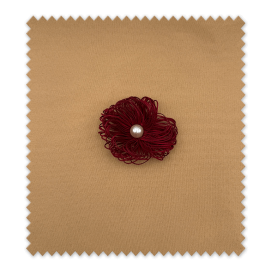 Flor de Hilos Perla centro Granate para coser