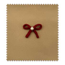 Lazo pequeño de lana roja con perla decorativa para manualidades