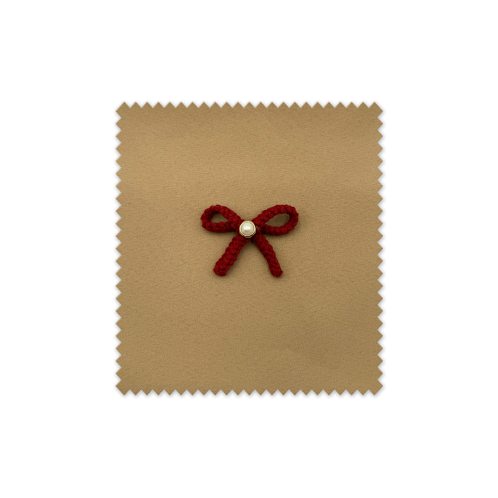 Lazo pequeño de lana roja con perla decorativa para manualidades