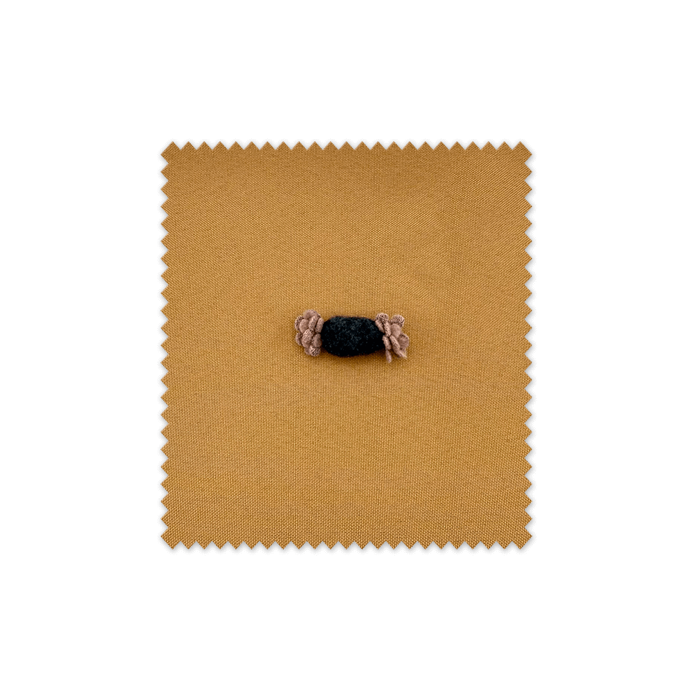 Amplio surtido de parches de colores y de fieltro