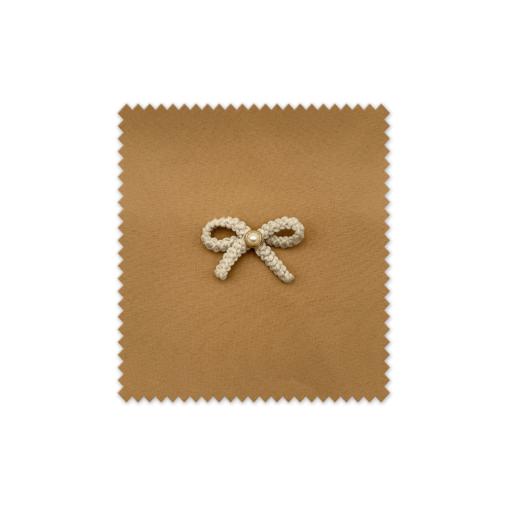 Lazo pequeño de lana con perla beige decorativo