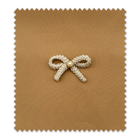 Lazo pequeño de lana con perla beige decorativo