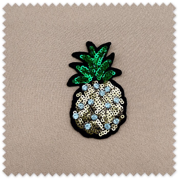 Aplique piña con brillantes blancos