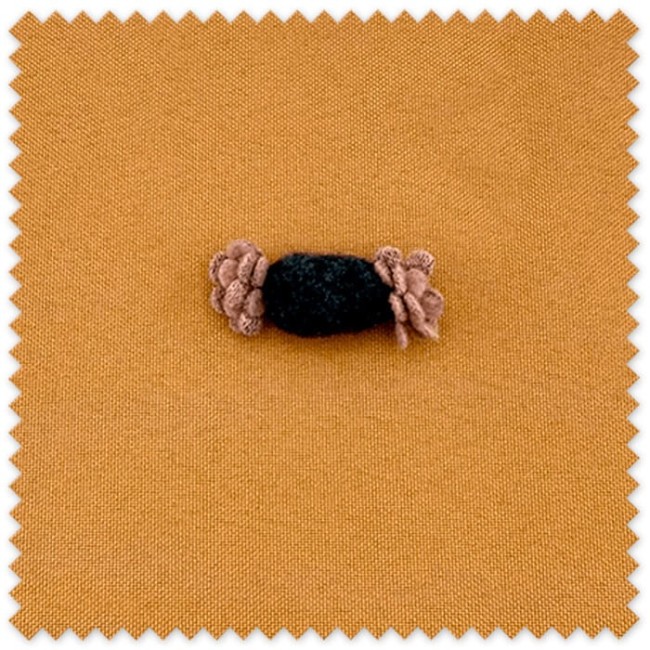 Amplio surtido de parches de colores y de fieltro