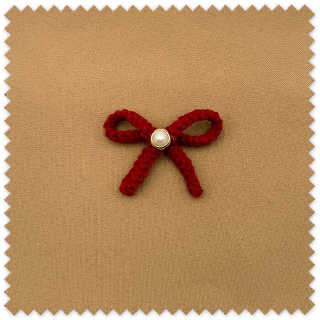 Lazo pequeño de lana roja con perla decorativa para manualidades