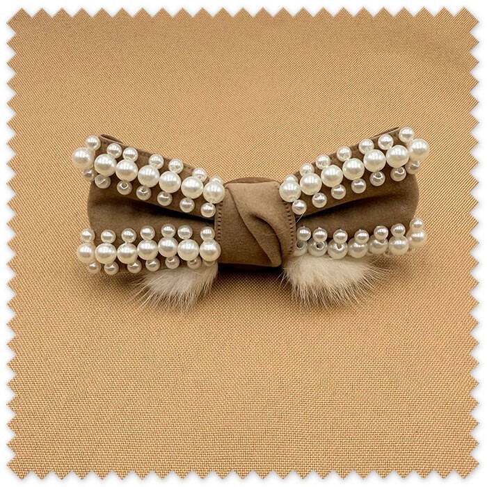 Lazo Decorativo Ante Perlas y Pelo Camel
