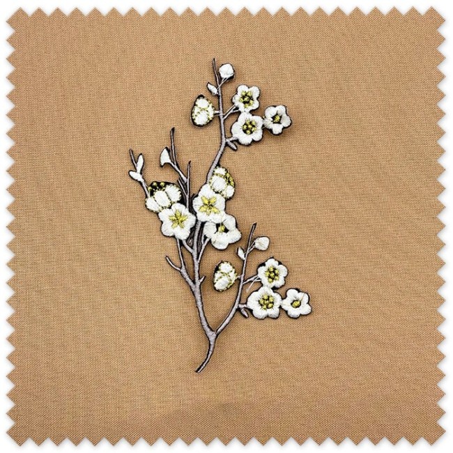 parche bordado floral beige dorado no termoadhesivo
aplicación flores beige con brillo oro costura