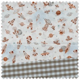 Idea combinado de telas infantiles con estampado de animales del espacio en tonos tierra.