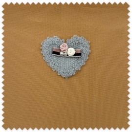 Parche textil corazón flores azules para costura creativa
Parche decorativo para personalizar prendas y mochilas