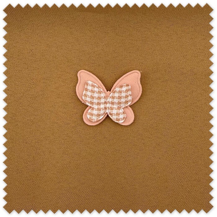 Parche bordado mariposa rosa para personalizar prendas
