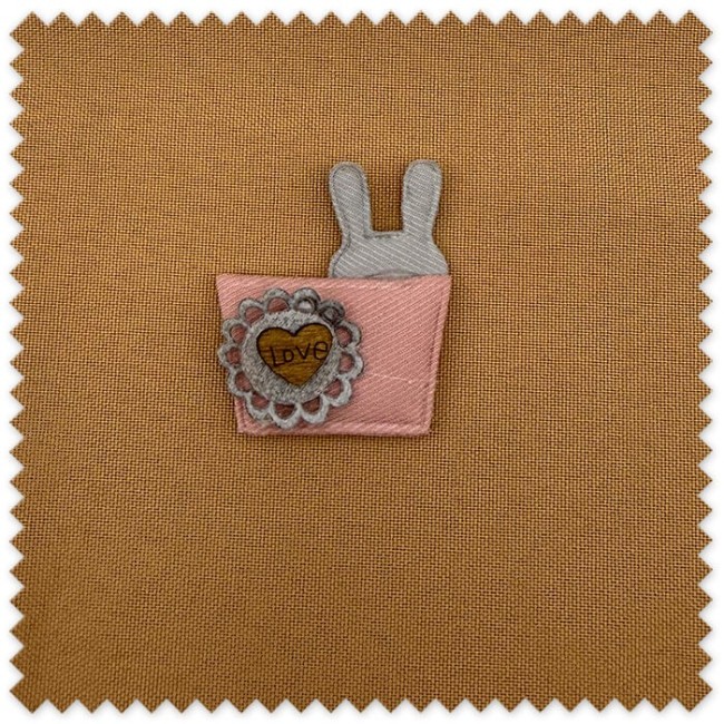 Parche bordado conejito morado y rosa para personalizar prendas
