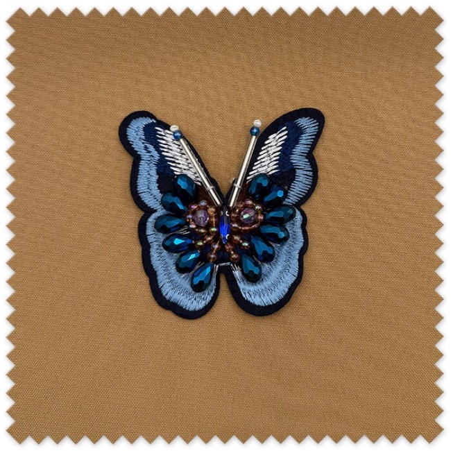 Aplique mariposa azul con piedras brillantes
Parche decorativo mariposa alargada para coser