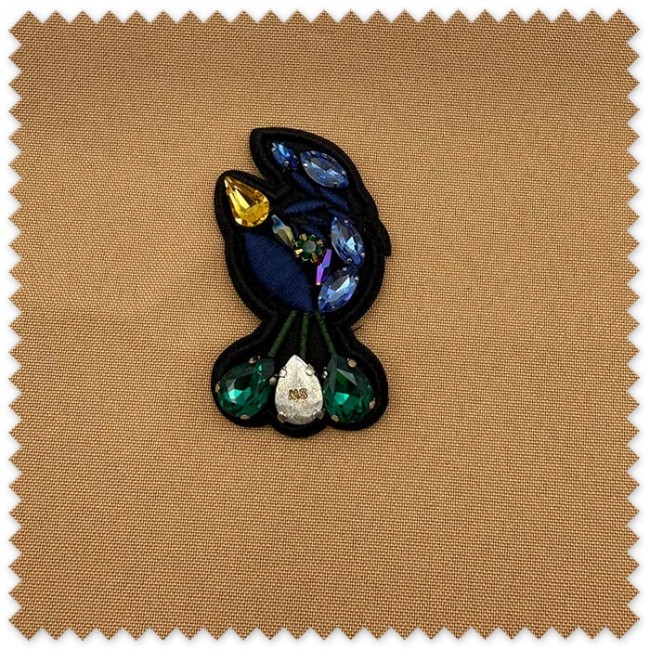 Aplique con piedras decorativas
Parche para coser o pegar