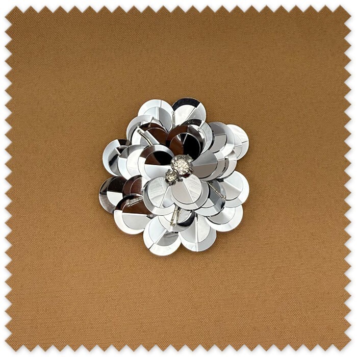 Aplique Flor Grande Plata para Indumentaria y Confección | Venta de telas Online