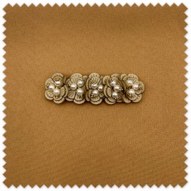 Aplique flores de ante y perlas camel para ropa, vestidos e indumentaria