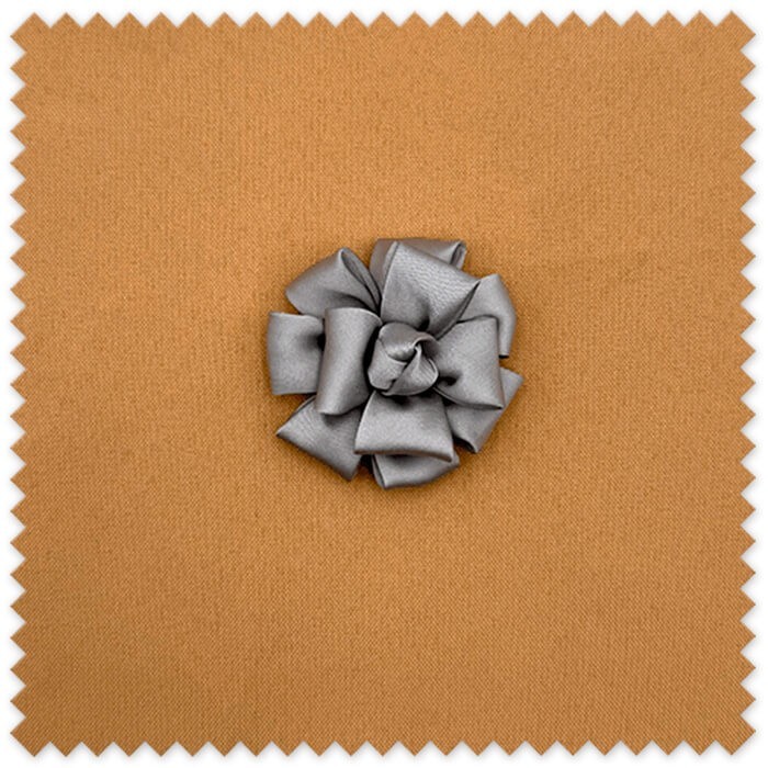 Rosa de Tela Satinada Gris