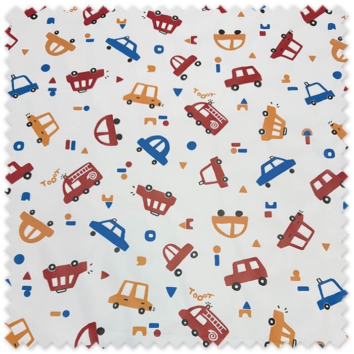 Tela impermeable infantil con estampado de coches