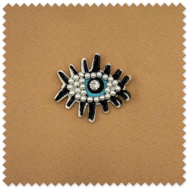 Parche Ojo Piedras y Perlas decorativo para ropa, costura creativa, manualidades y personalización de prendas.