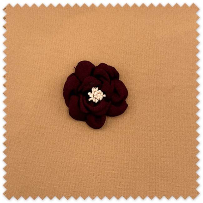 Rosa decorativa color vino