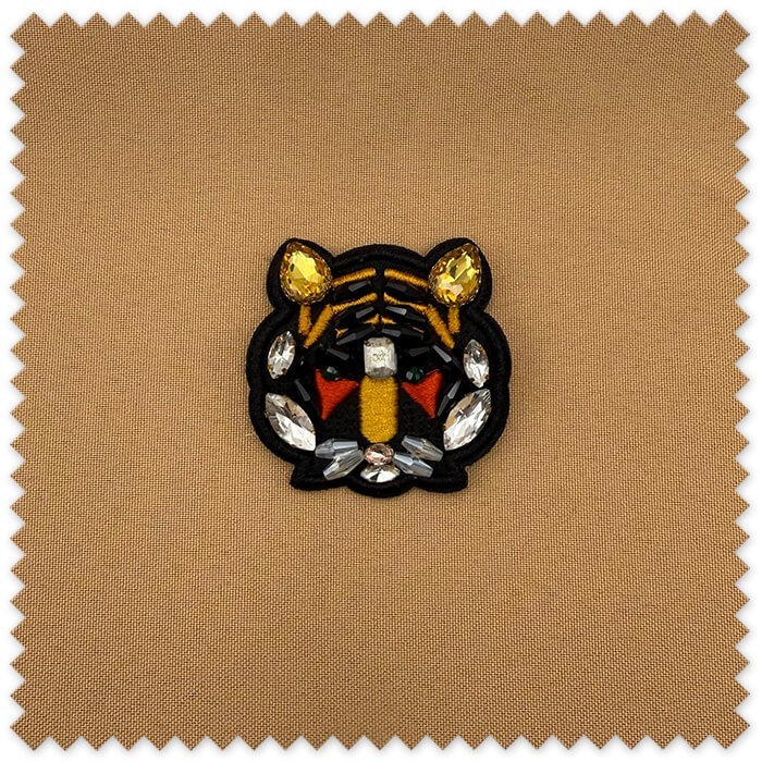 arche Tigre con Piedras de Colores para Ropa