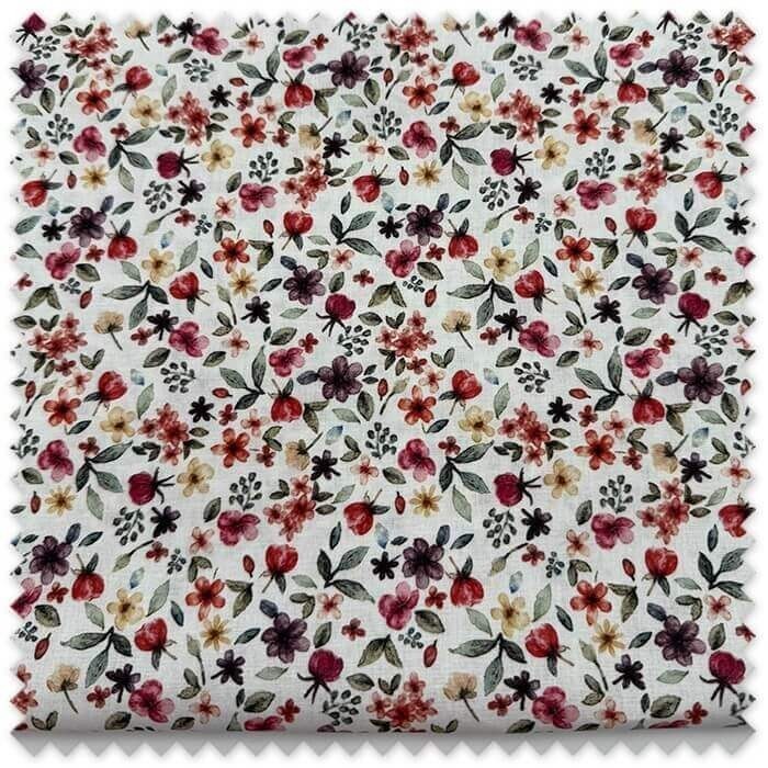 Retal de algodón 100% con estampado de flores efecto acuarela en tonos morado, rojo y mostaza para costura creativa y patchwork.