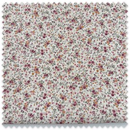 Retal de tela popelín con flores mostaza y buganvilla sobre fondo rústico de 65 cm