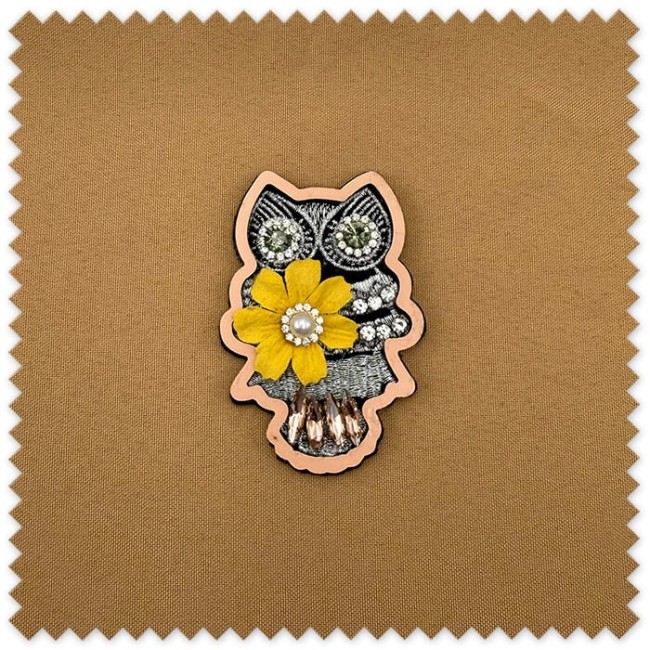 aplique decorativo con diseño de búho y piedras para personalizar ropa y complementos