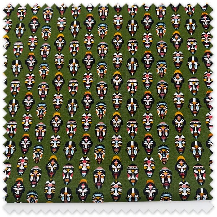 Retal de algodón 100% de 0,65 metros con estampado de máscaras sobre fondo verde