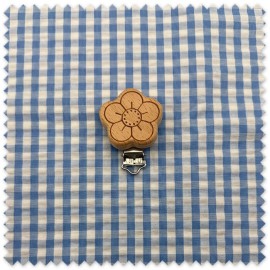 Pinza de madera para chupetero con diseño de flor