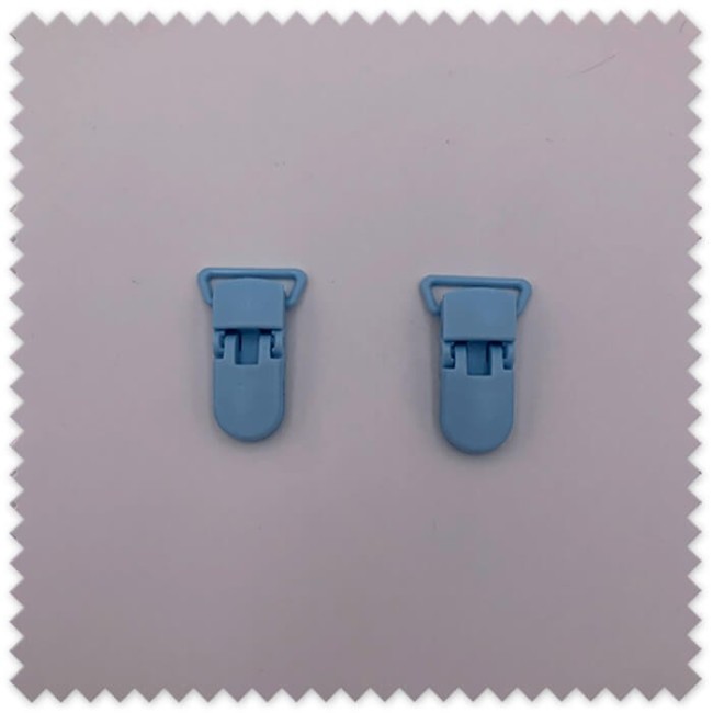 Pack de 8 pinzas de plástico azul bebé para chupeteros y tirantes