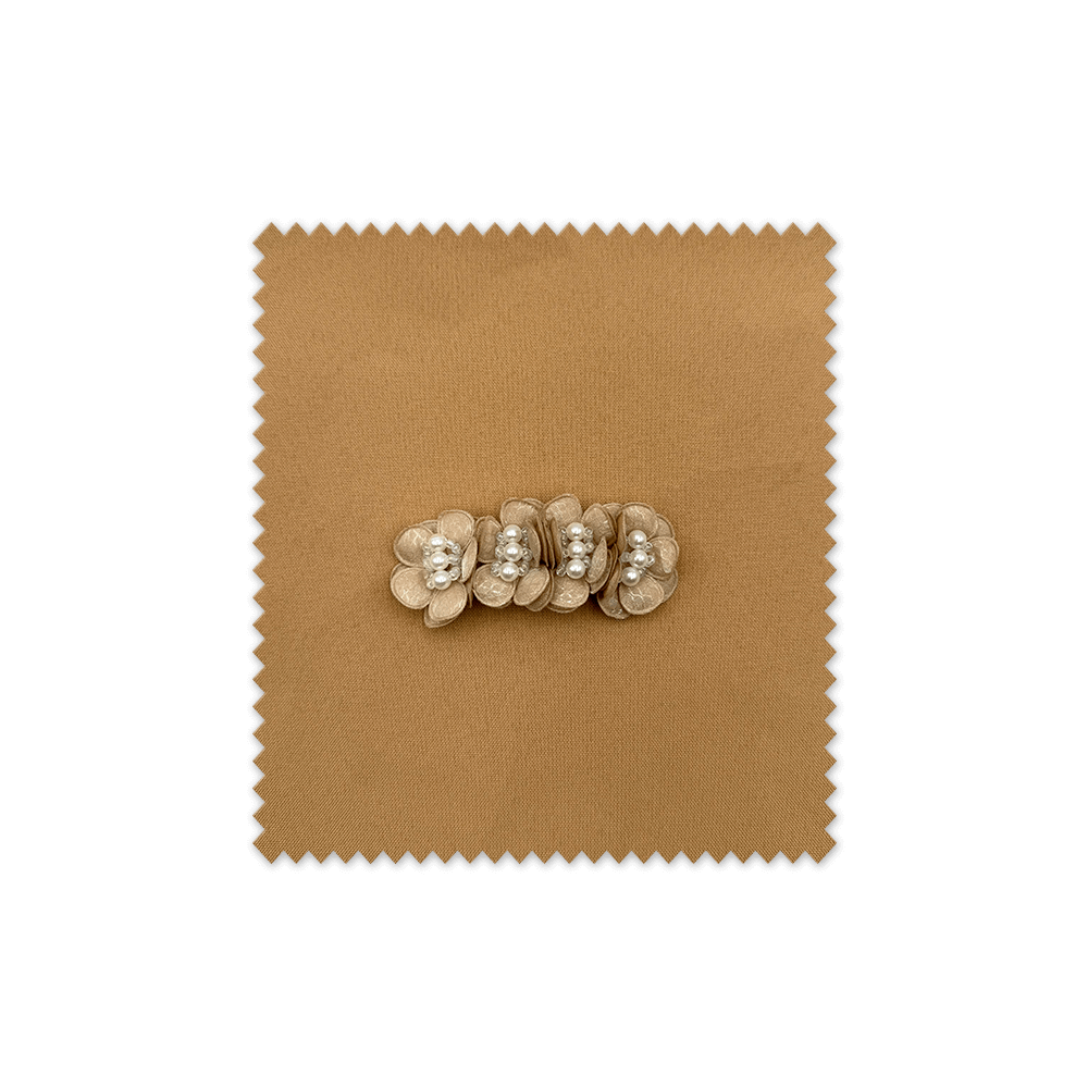 ☆ Aplique 4 Flores y Perlas Camel – Detalle elegante para tus creaciones