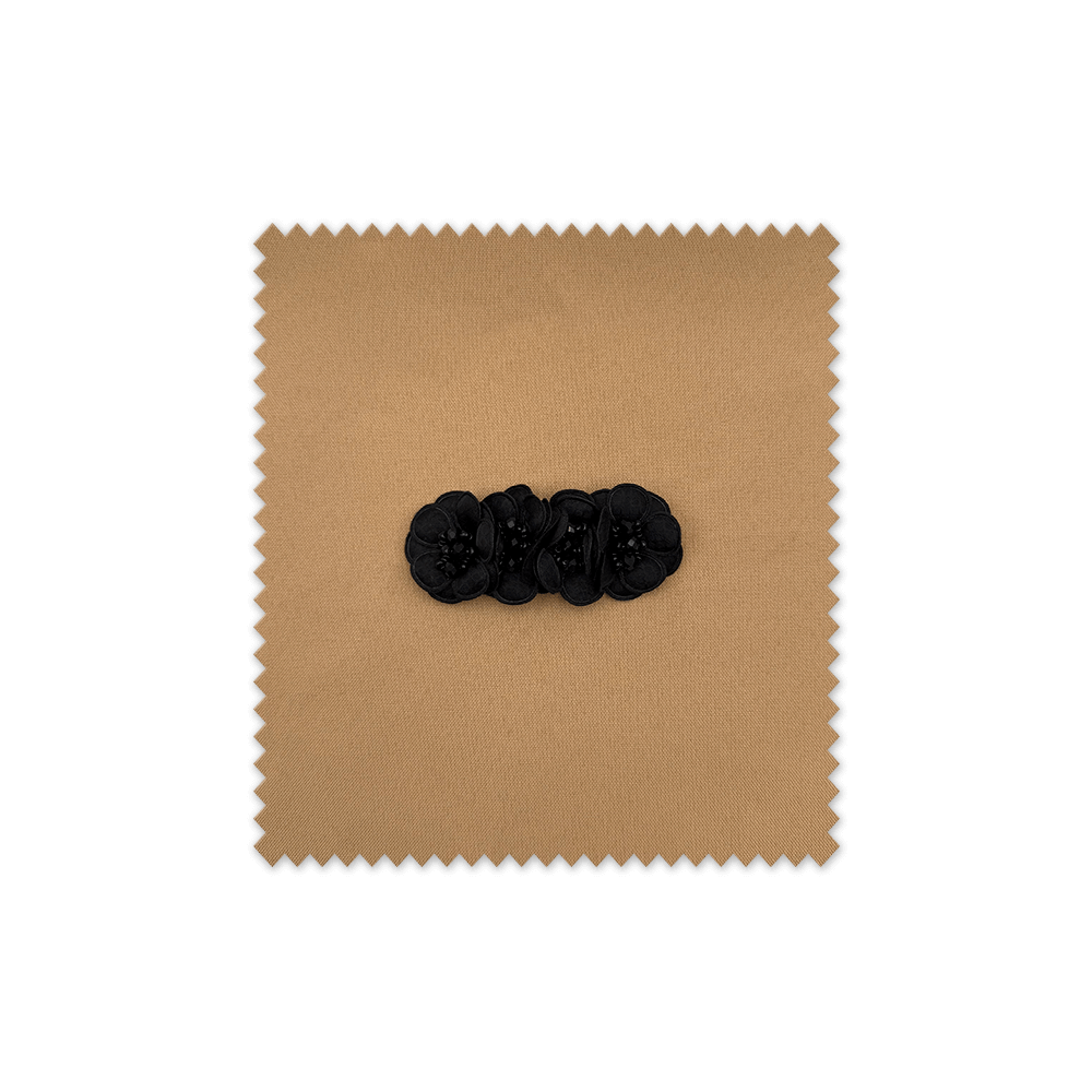 Aplique Flores y Perlas Negro – Detalle elegante para prendas y complementos | Venta de Telas Online