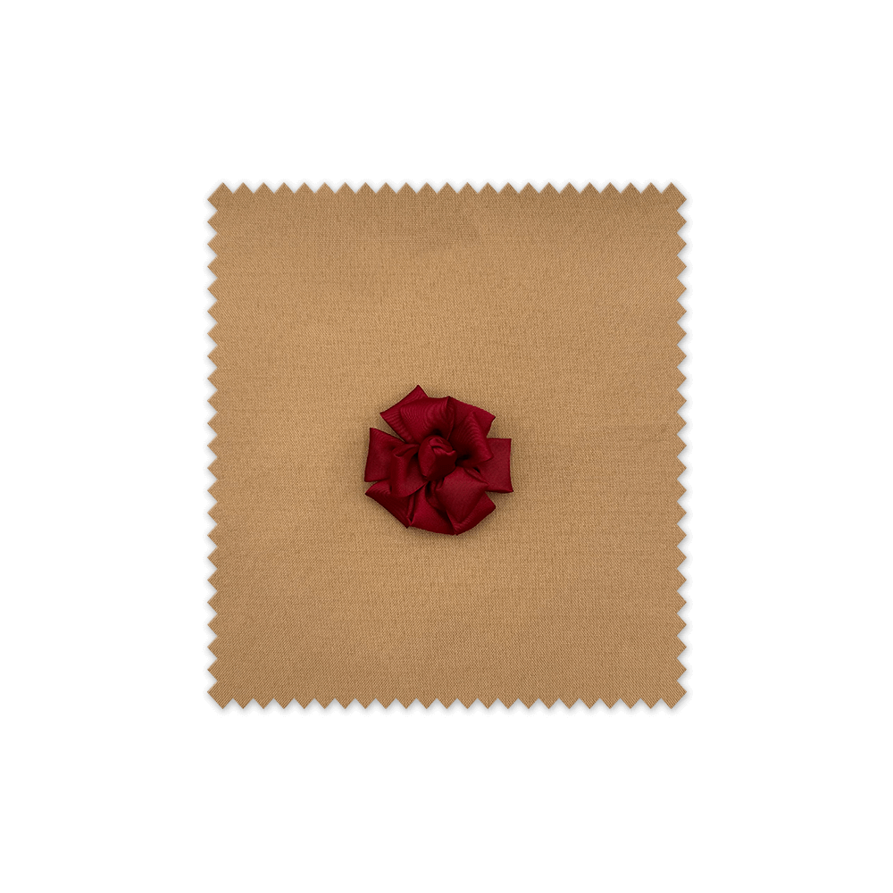 Aplique Rosa Satinada Rojo Sangre – Toque sofisticado y llamativo