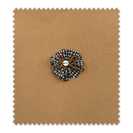 Aplique Flor Vichy Negro – Estilo clásico y versátil para prendas y accesorios ● Venta de Telas Online