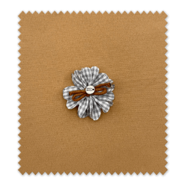 Aplique Flor Vichy Gris – Detalle suave y elegante para tus creaciones
