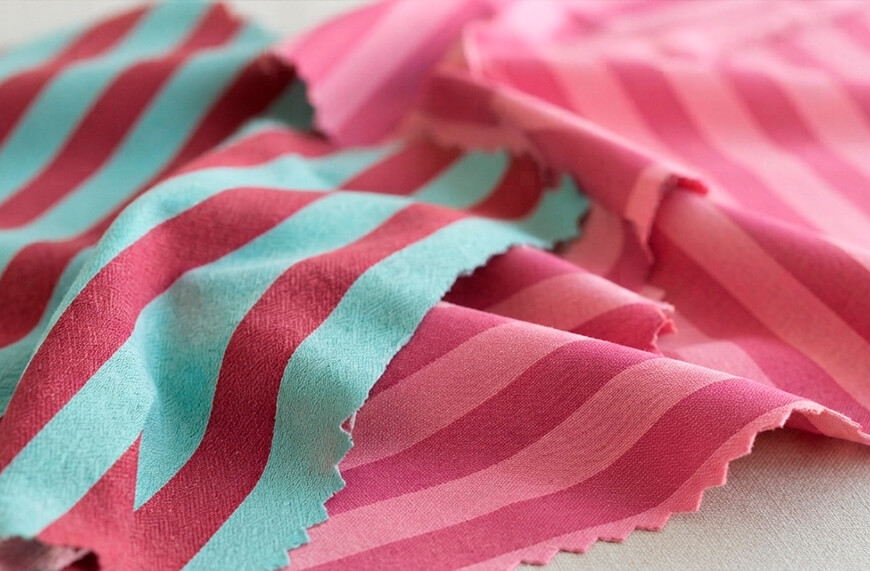 RAYAS BICOLOR: LA TENDENCIA DEL VERANO LLEGA EN ROSA Y FUCSIA, Y ROJO CON AGUA MARINA